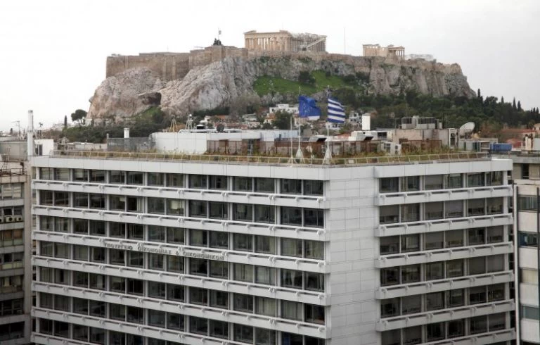 Αποκάλυψη! Ποιο υπουργείο έχει στην ταράτσα του… κάνναβη